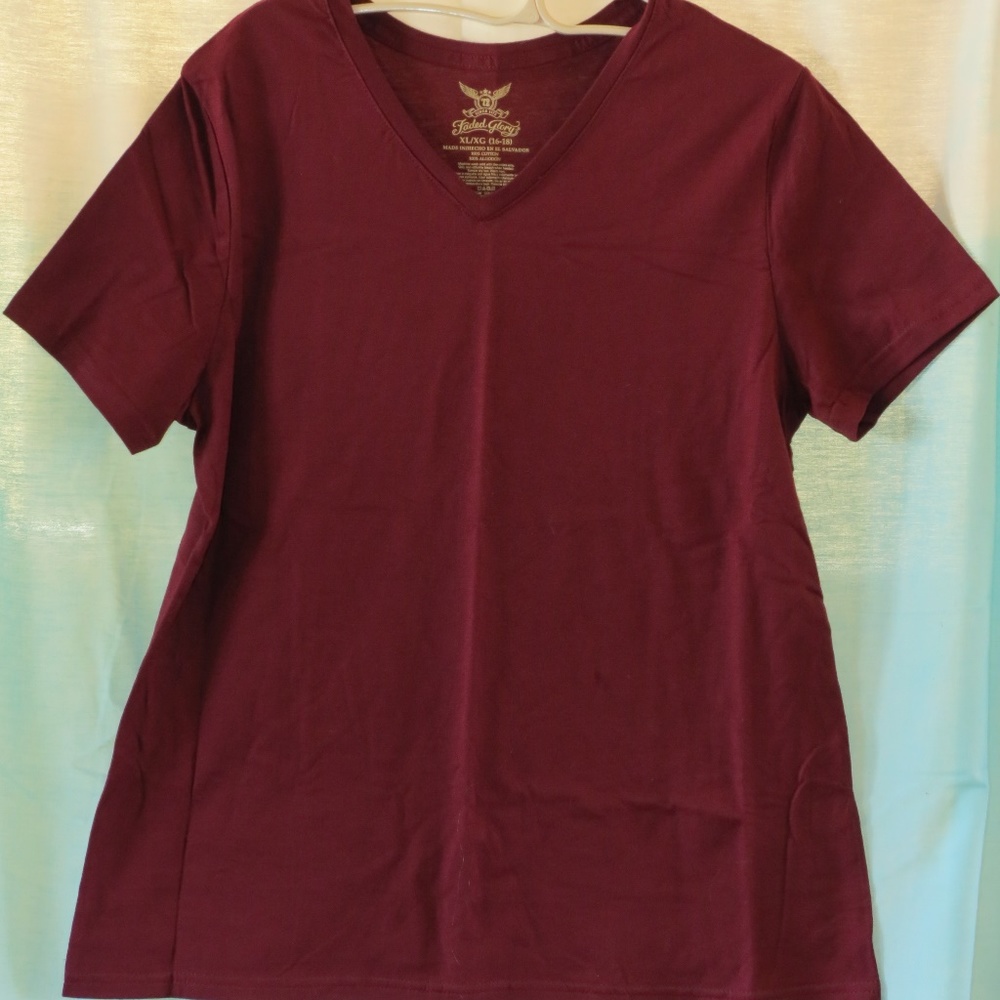 maroon tee