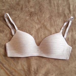VS | wireless bra
