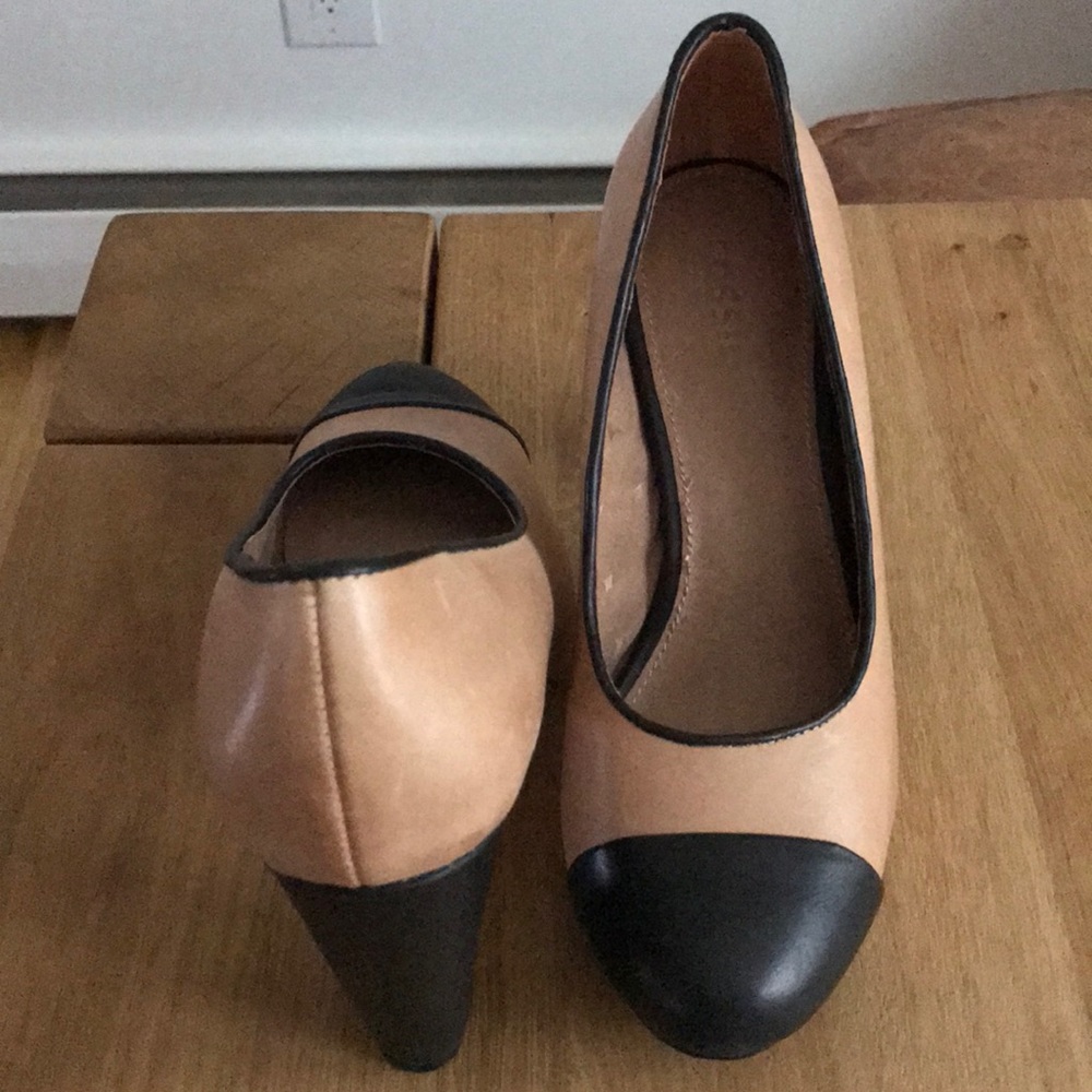 Fossil Nude and Black Cap Toe pumps