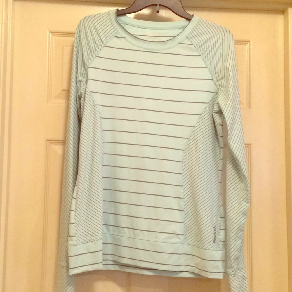 NWOT Reebok small and fatter gray