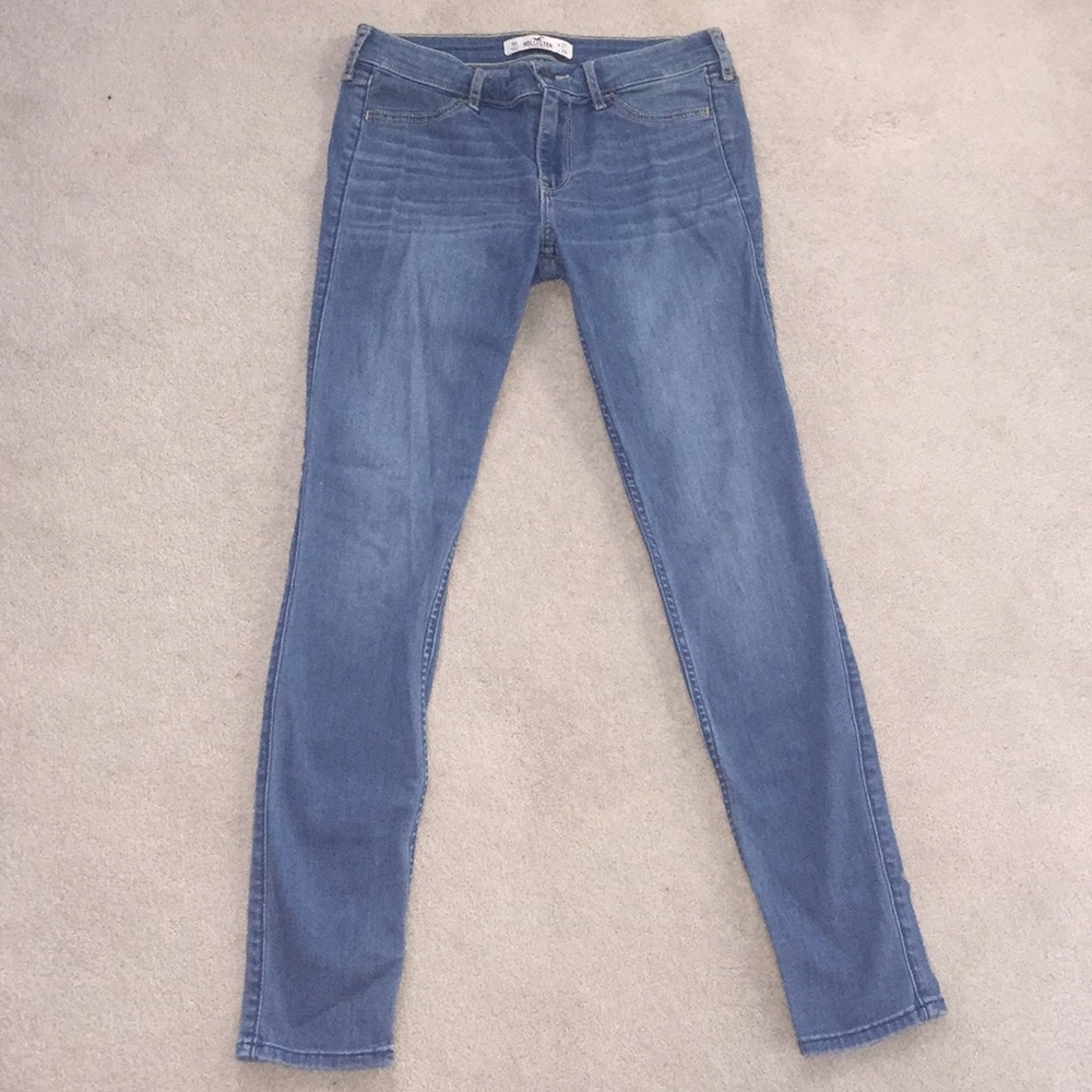 Hollister Medium Wash Jeans (Size 5 Regular)