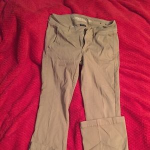 American Eagle women’s Khakis Super Stretch