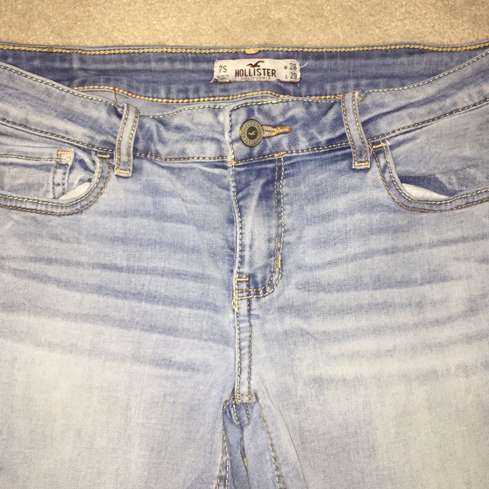 Hollister Light Wash Skinny Jeans (Size 7 Short)