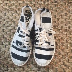 Dolce Vita striped casual shoes