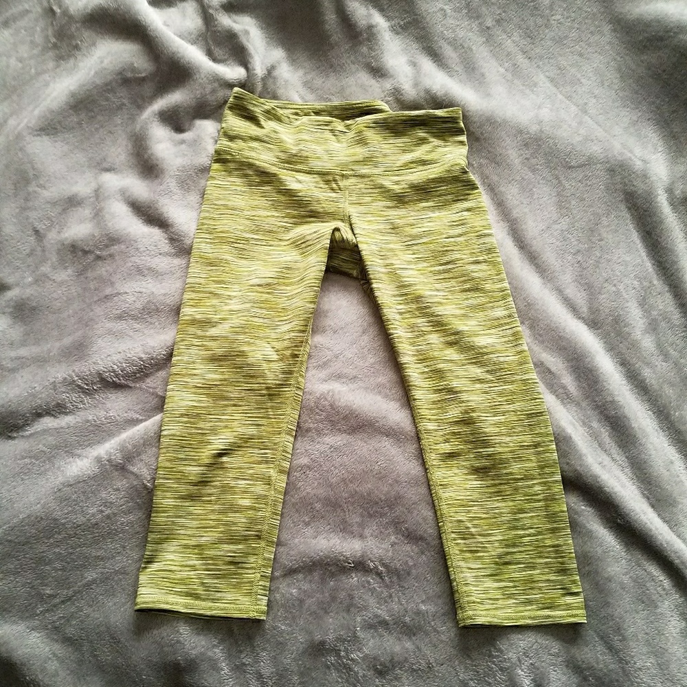 Alo Yoga brand cropped space dye leggings