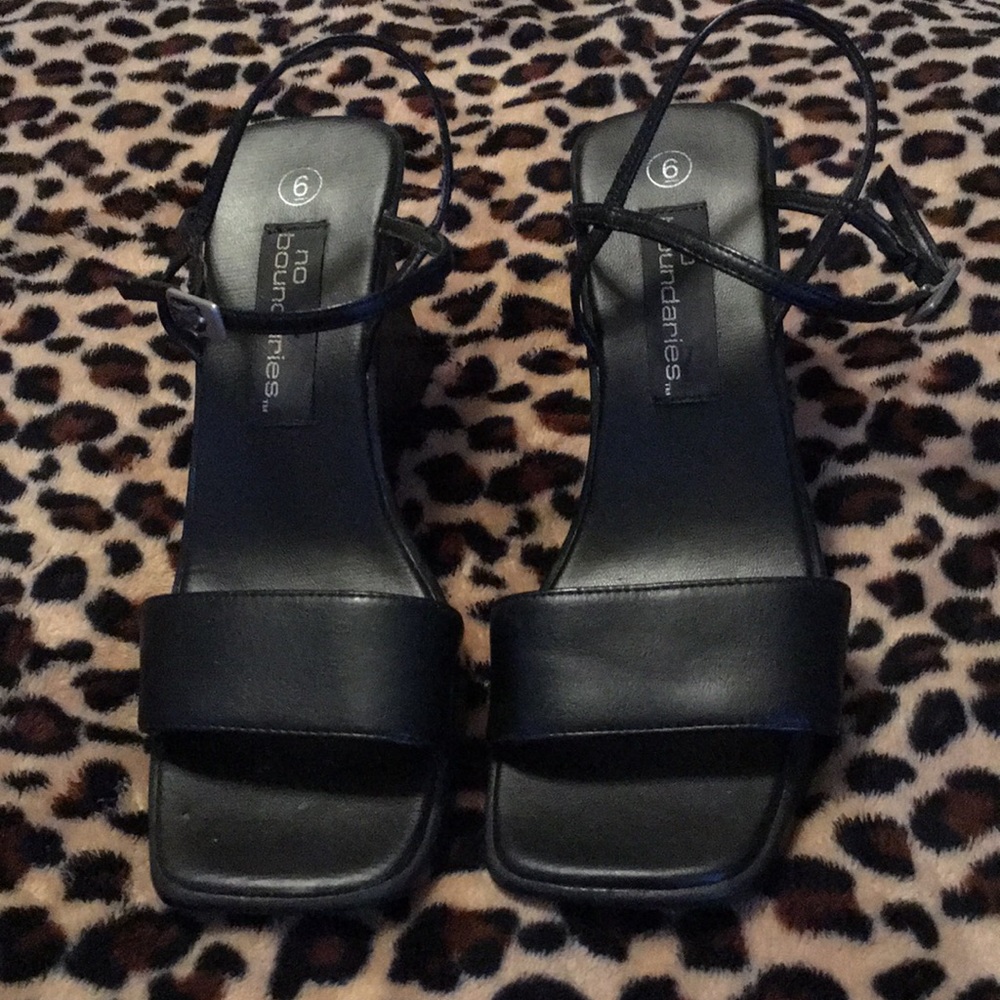 Size 6 casual wedge