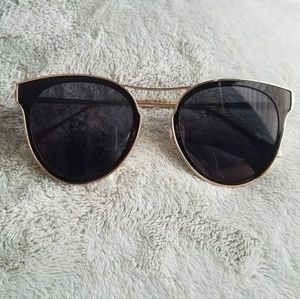 Stylish Gold Metal Rimmed Sunglasses NWOT