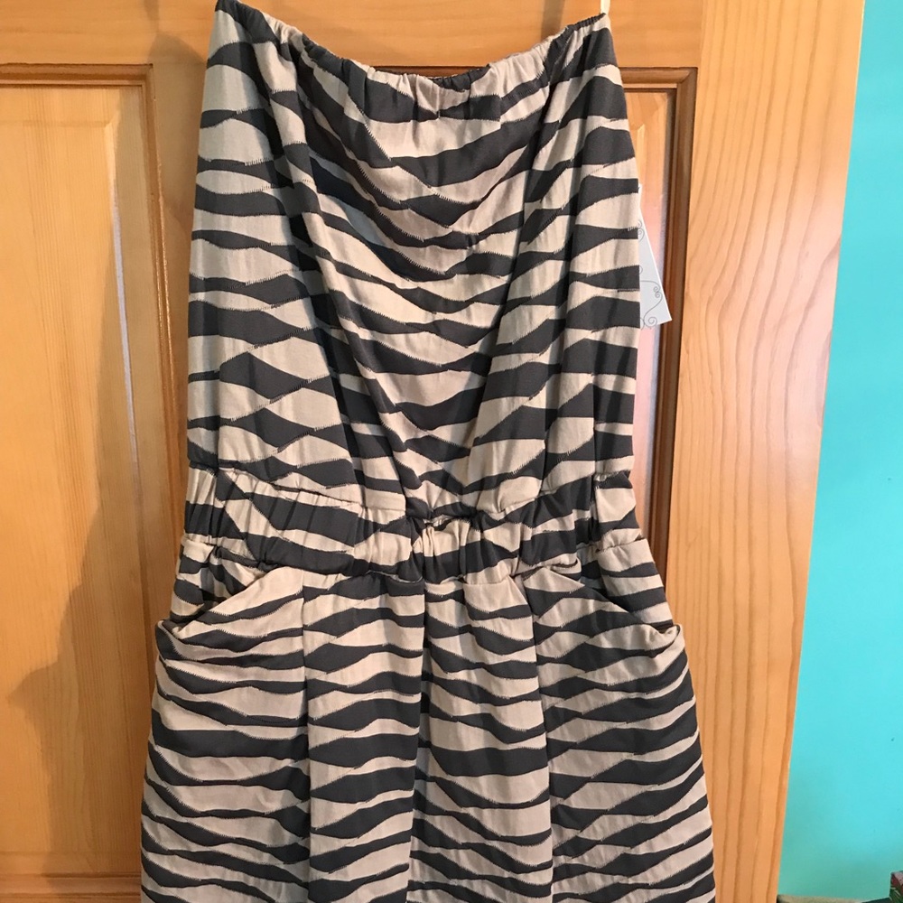 Adorable strapless aqua dress!