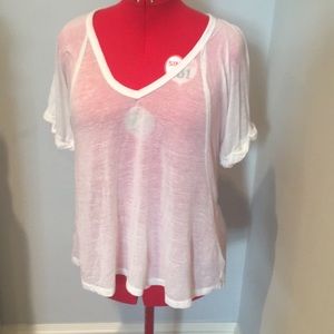 White tshirt size xs (runs big)