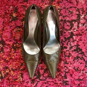 Throwback Nine West Green Snakeskin Pump