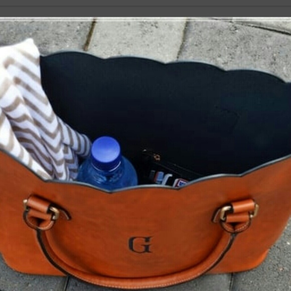 Custom Monogram Scalloped Tote - Picture 3 of 8