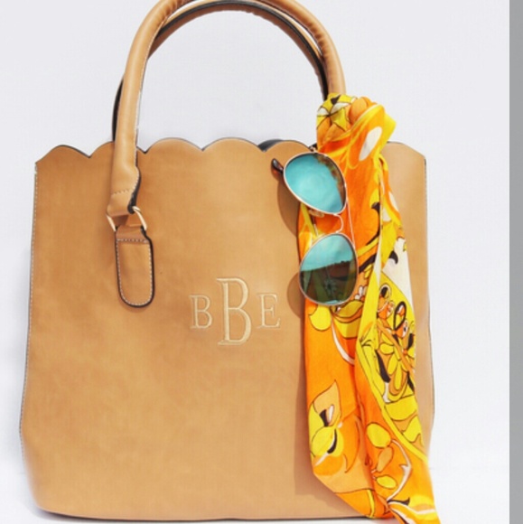 Custom Monogram Scalloped Tote - Picture 4 of 8