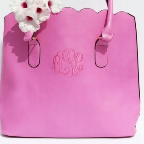 Custom Monogram Scalloped Tote - Picture 5 of 8