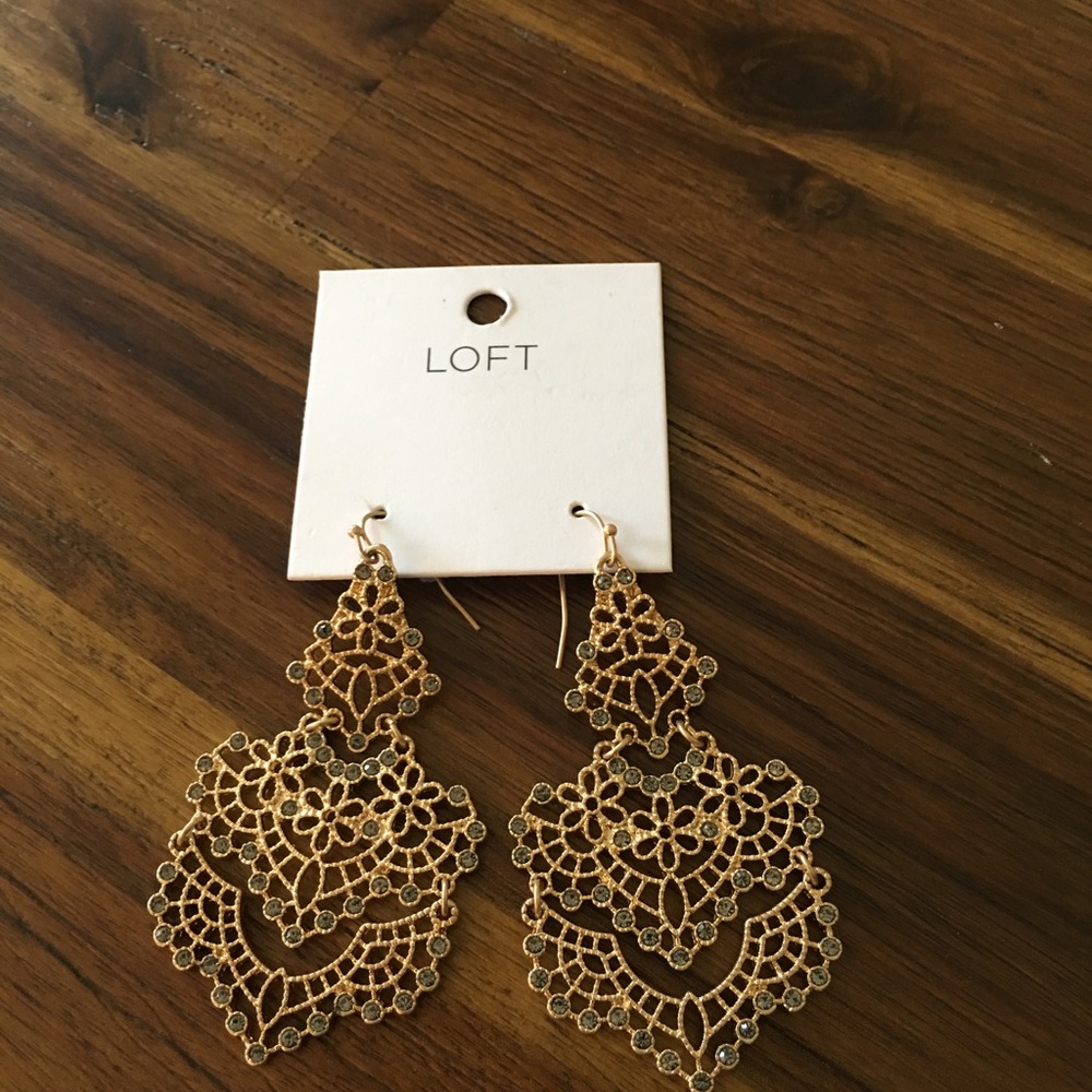 NWT Loft Gold Dangle Earnings