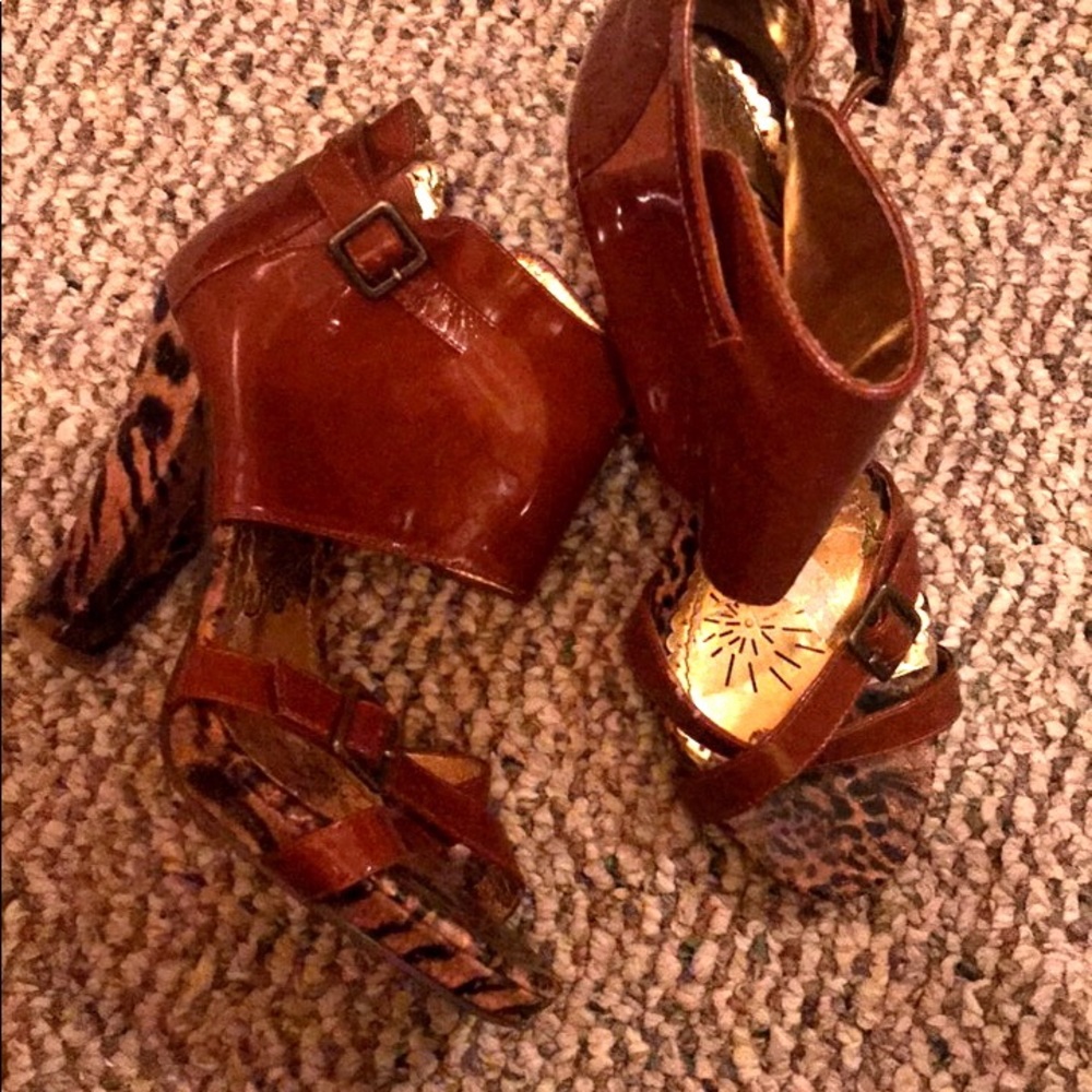 Shiny brown open toe hills - sexy