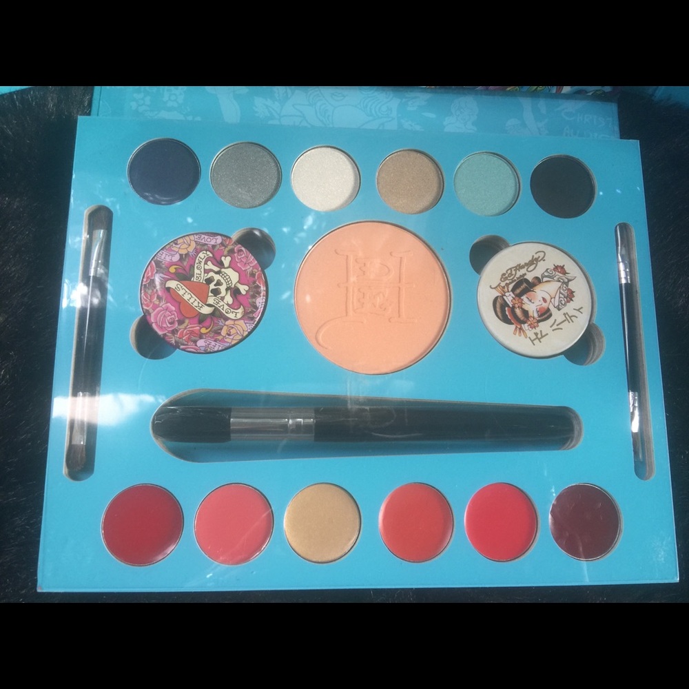 NWT Ed Hardy Makeup Kit