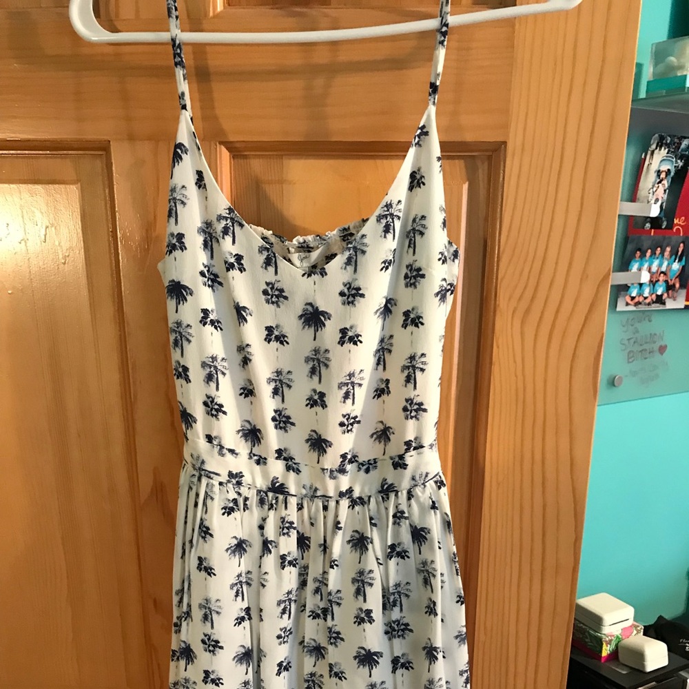 Fabulous joie keyhole back dress!