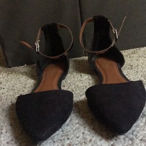 Pointed toe flats with gold band
