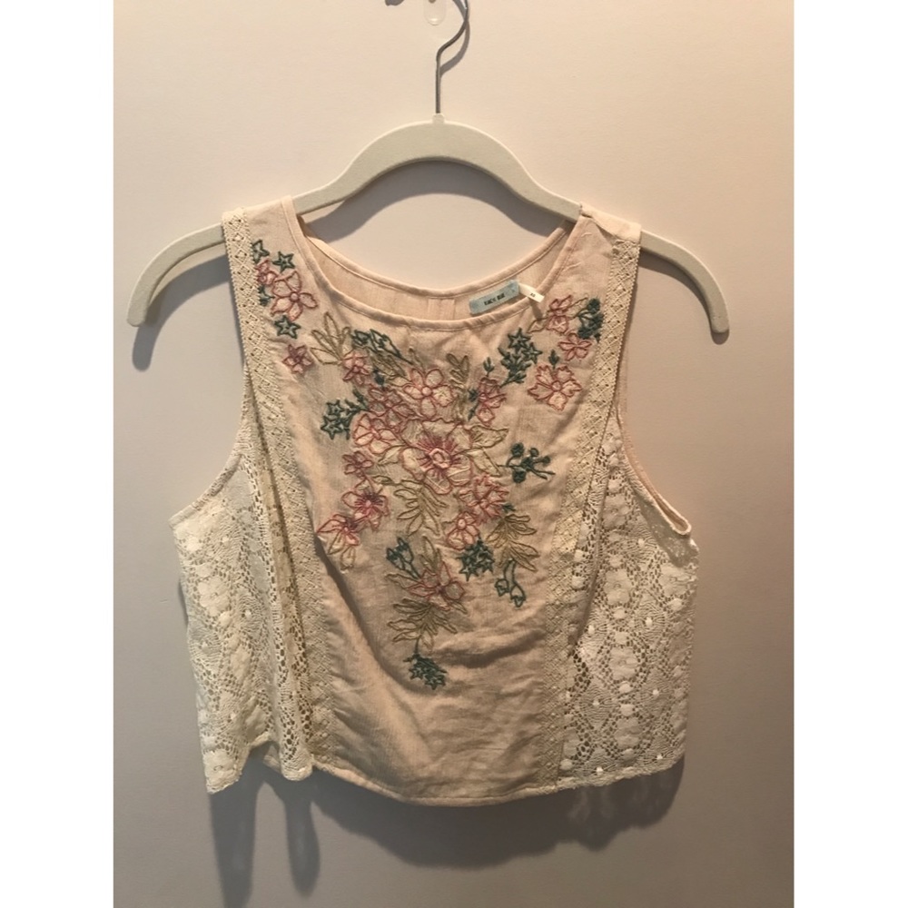Embroidered, off white, cropped tank