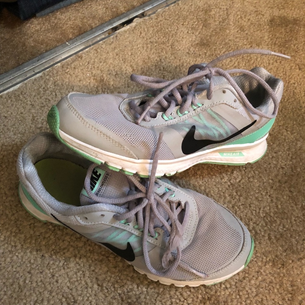 Nike Tennis Shoes
