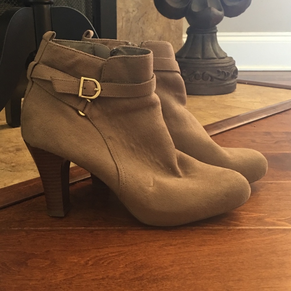 🛍 Merona Faux Suede Heeled Bootie Buckle Detail