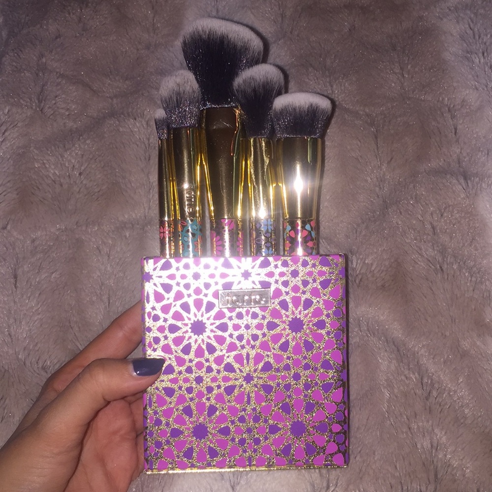 Brand new set of Tarte brushes!
