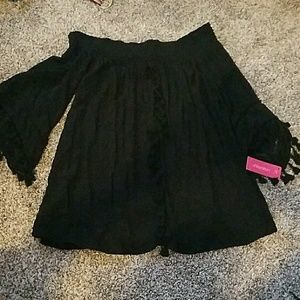 Off the shoulder back shirt