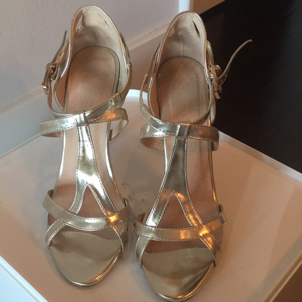 Gold dress shoes sz 7.5