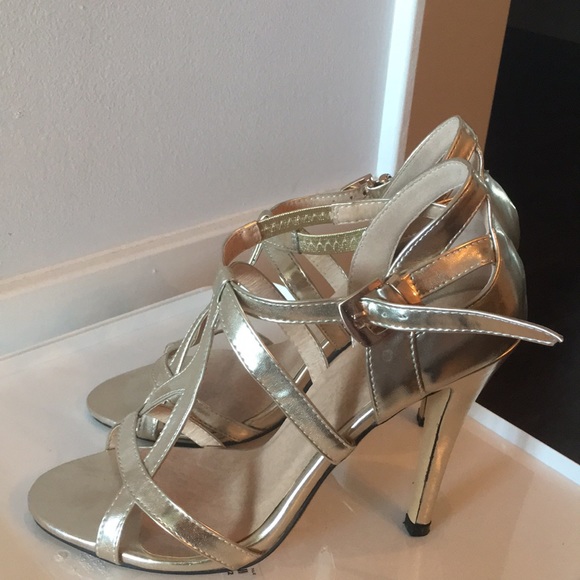 Gold dress shoes sz 7.5 - Picture 2 of 4