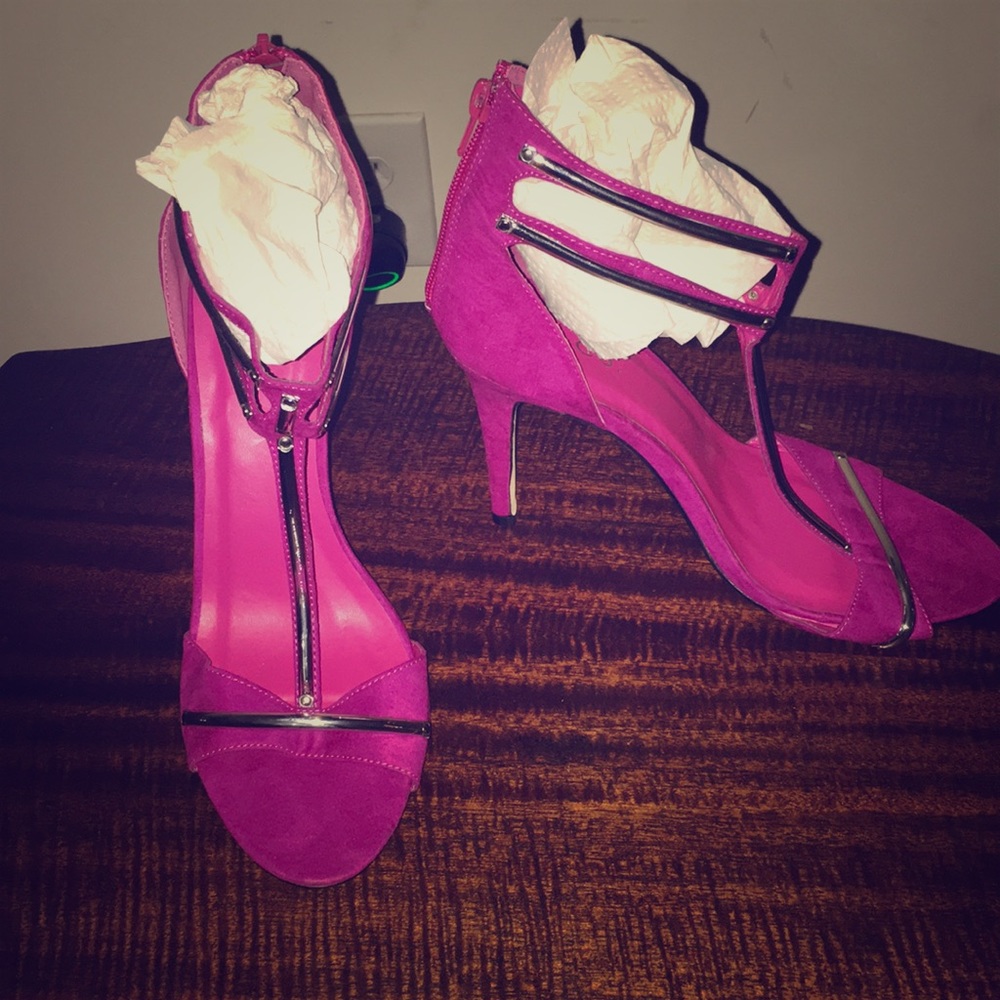 Fuchsia color sandal