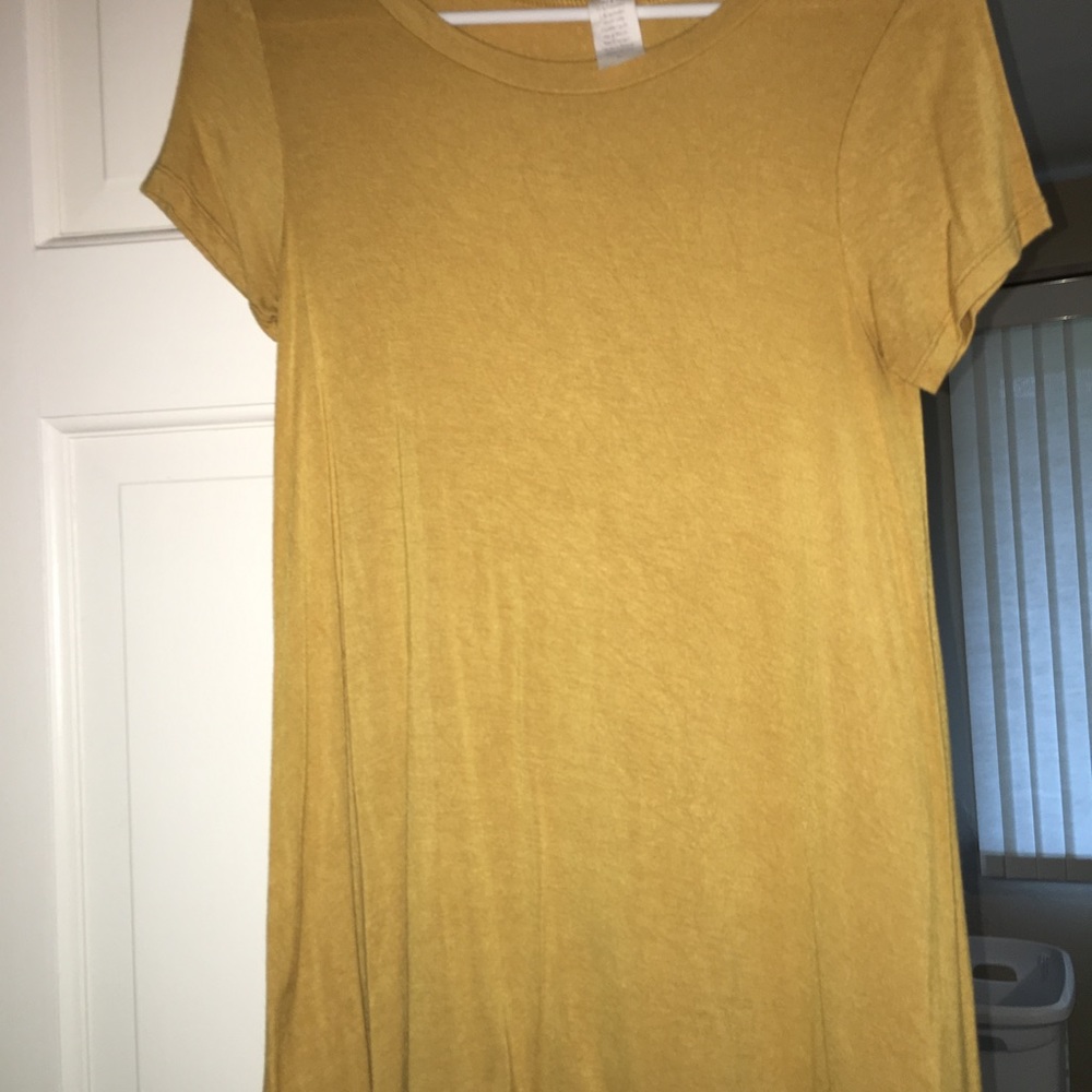 Honey and Lace Torrence tee. Xsmall