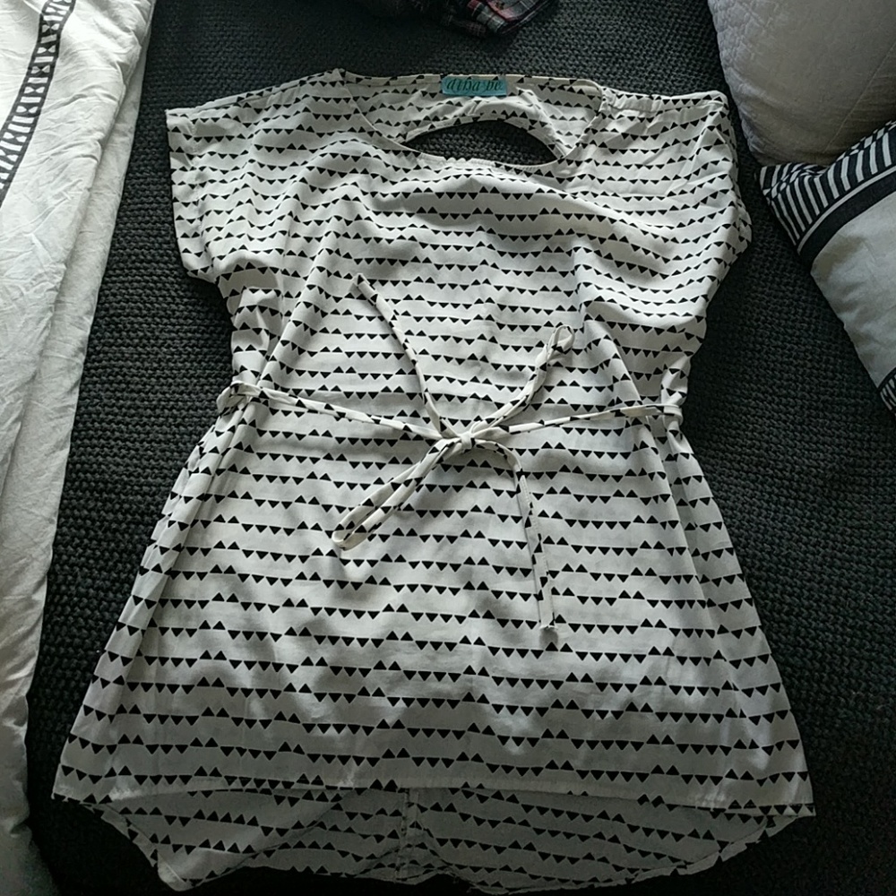 Triangular Top - Picture 2 of 4