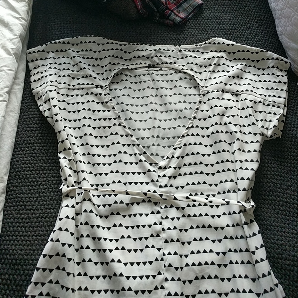 Triangular Top - Picture 4 of 4