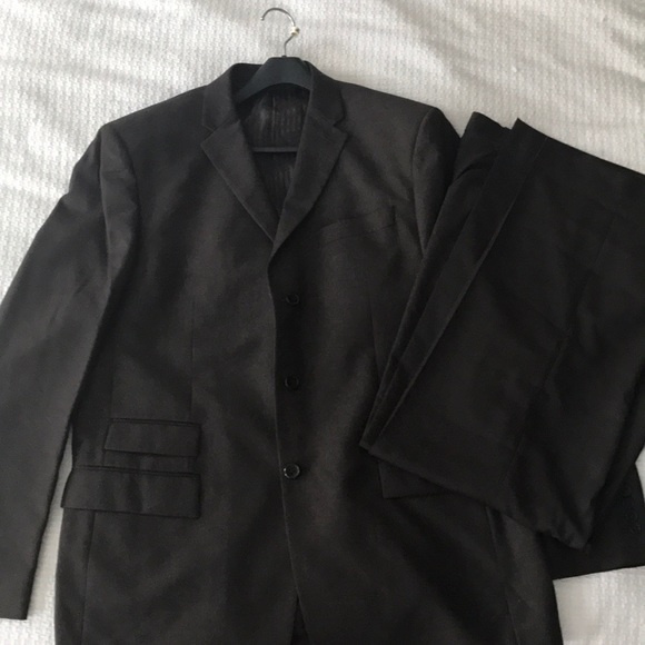 Men's brown suit - Picture 1 of 8