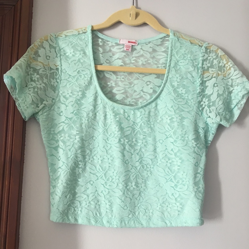 SHORT SLEEVE LACE TOP SIZE SMALL