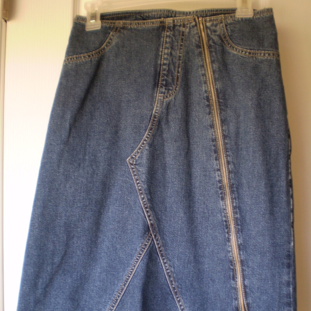 dark blue jean (denim) skirt Red Walker