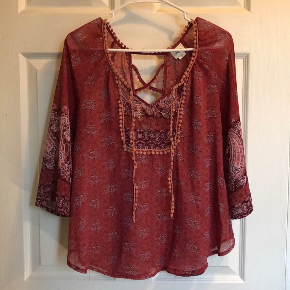 Mauve lace top from Buckle