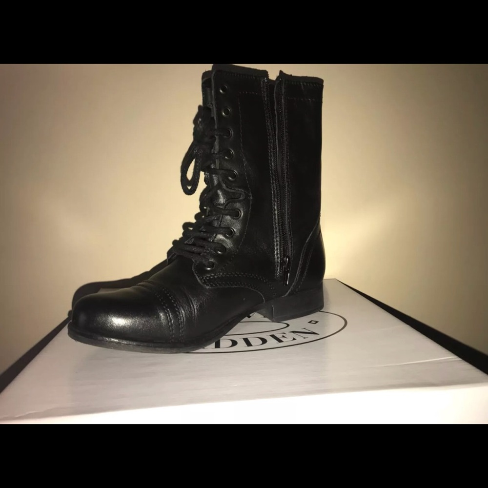 Black Steve Madden boots !