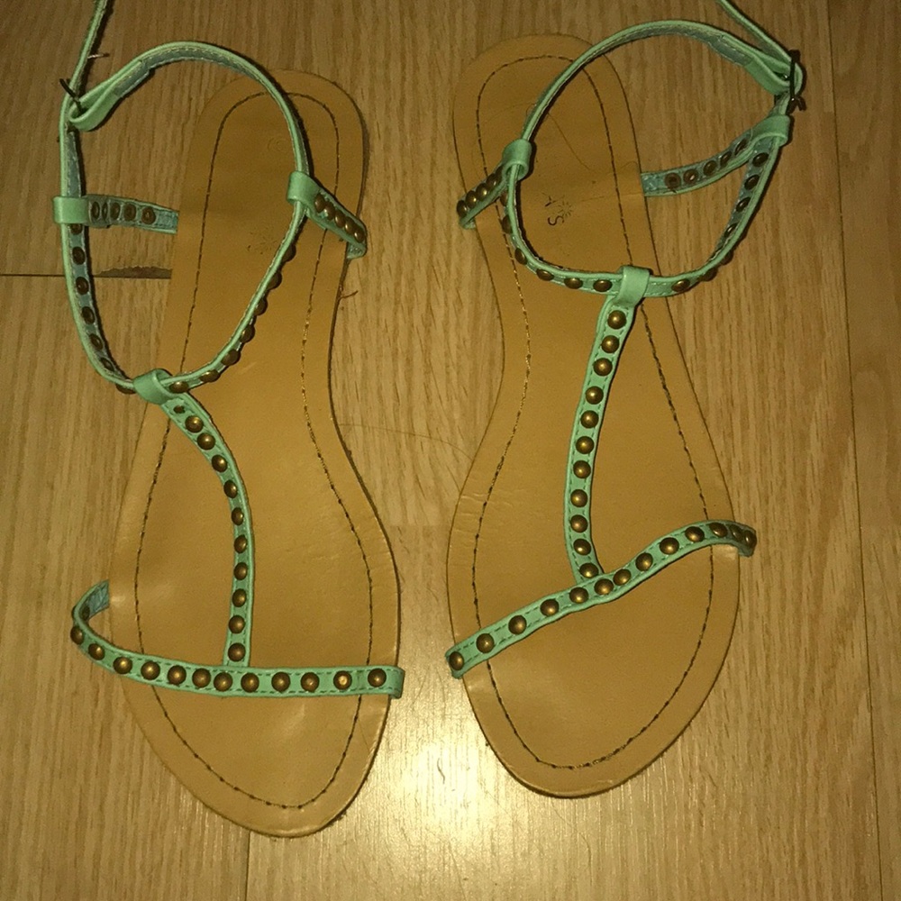 Cute sandals with real straps and good studs