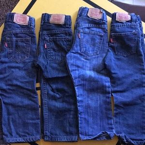 Bundle of four 2T Levi jeans .