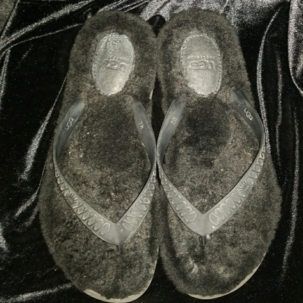 Ugg Black Flip Flops