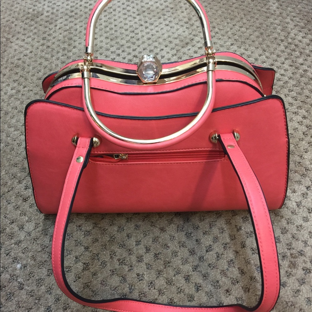 designer bag.. 4 inside pockets