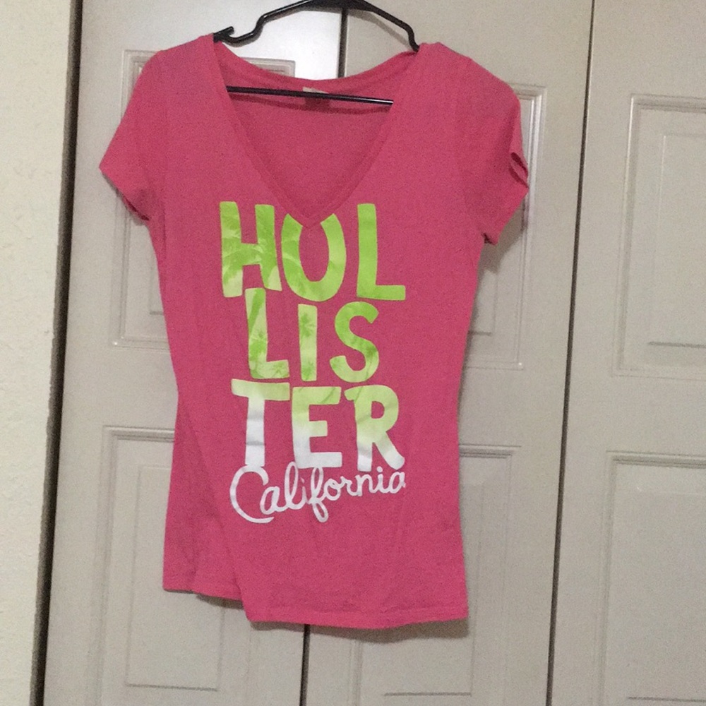 Hollistwe V-Neck T-Shirt