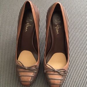 Beautiful Cole Hann brown heels