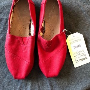 Toms Red size 7