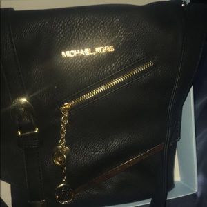 Micheal Kors Crossbody Messenger Style Bag.