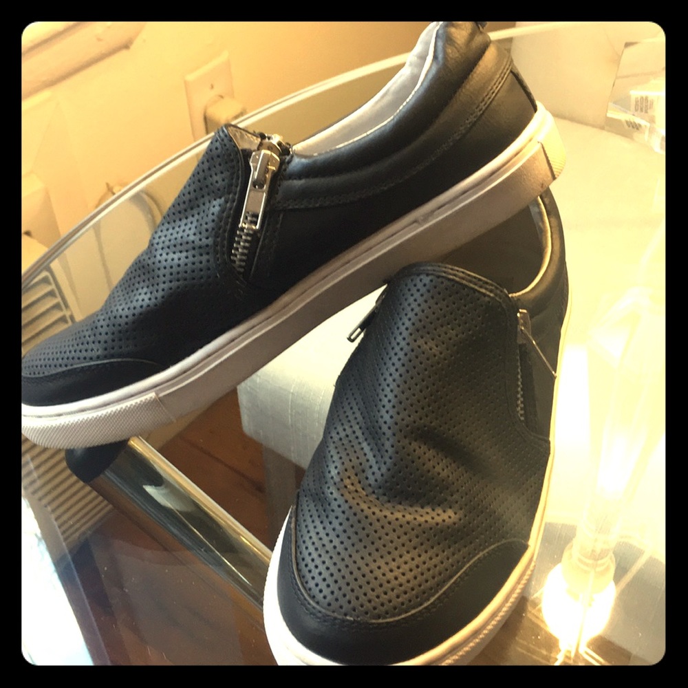 Steve Madden Black Slip On Zipper Sneakers 7
