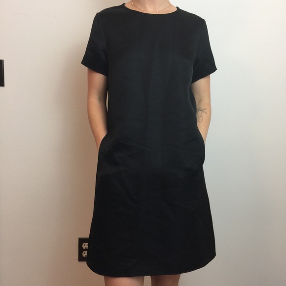 black short sleeve shift dress
