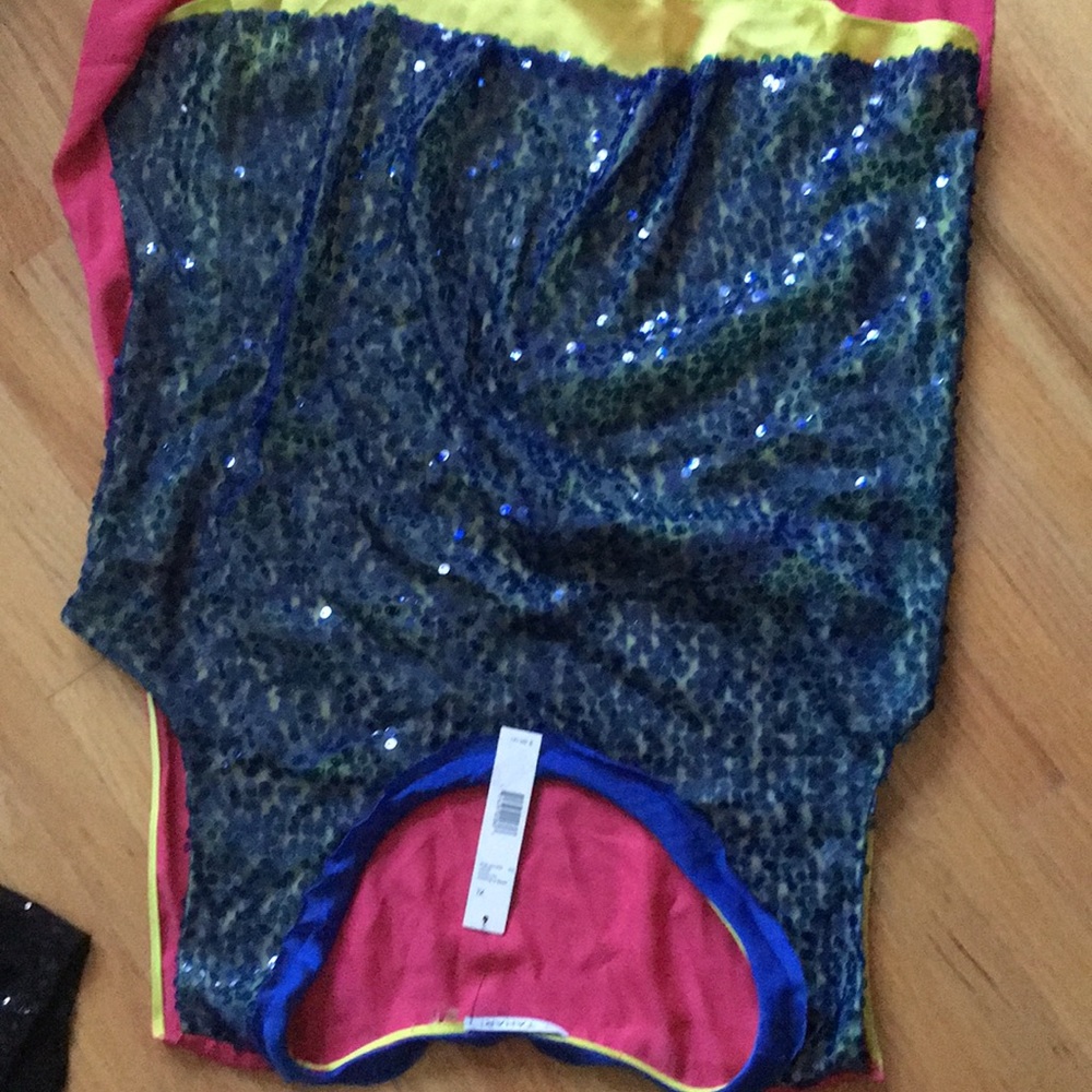 Sequence top 16 1/2 front of shirt back is 23 1/2