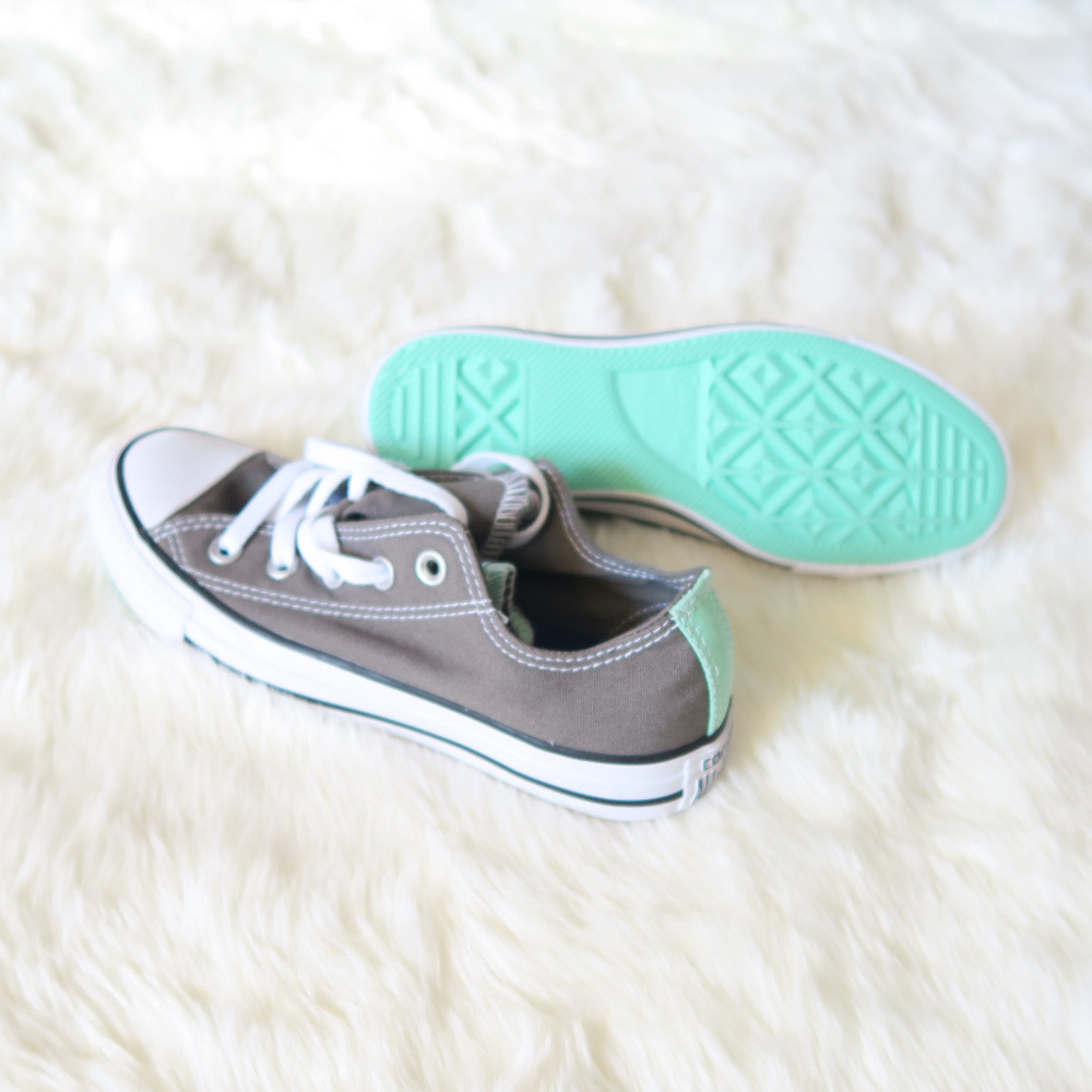 BNWT Gray & Mint Green Converse Size 6 Women - Picture 1 of 6